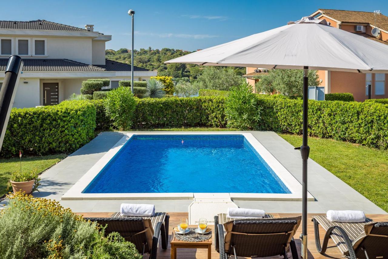 Lovely Istrian Apartment With A Private Swimming Pool And A Charming Garden Банджоле Экстерьер фото